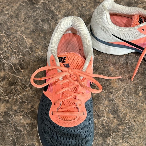 Women’s Pegasus 30 - Picture 2 of 7